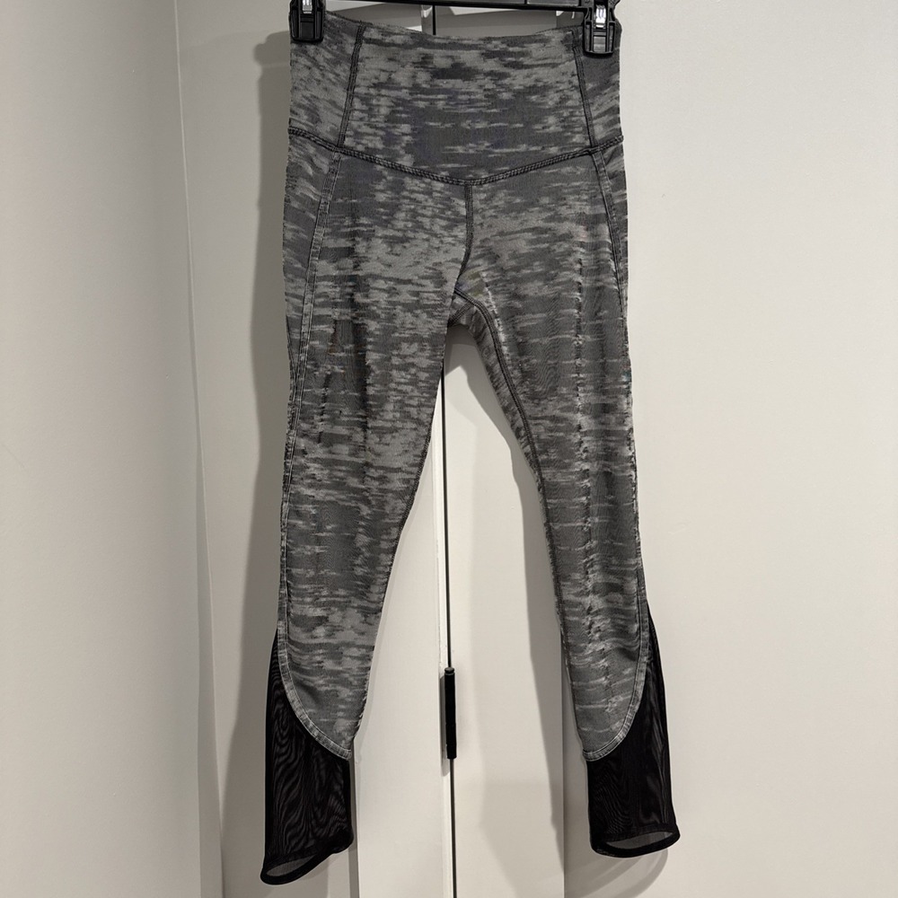 Lululemon‎ Beat The Heat Tight Gray Black Mesh Run Legging Women's 4 Athleisure
